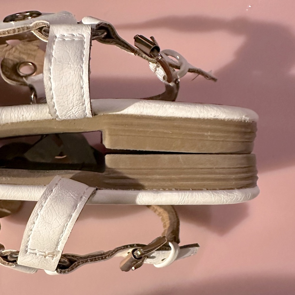 Report White flat thong buckle sandal with circles and gold hardware grommets - Picture 6 of 13